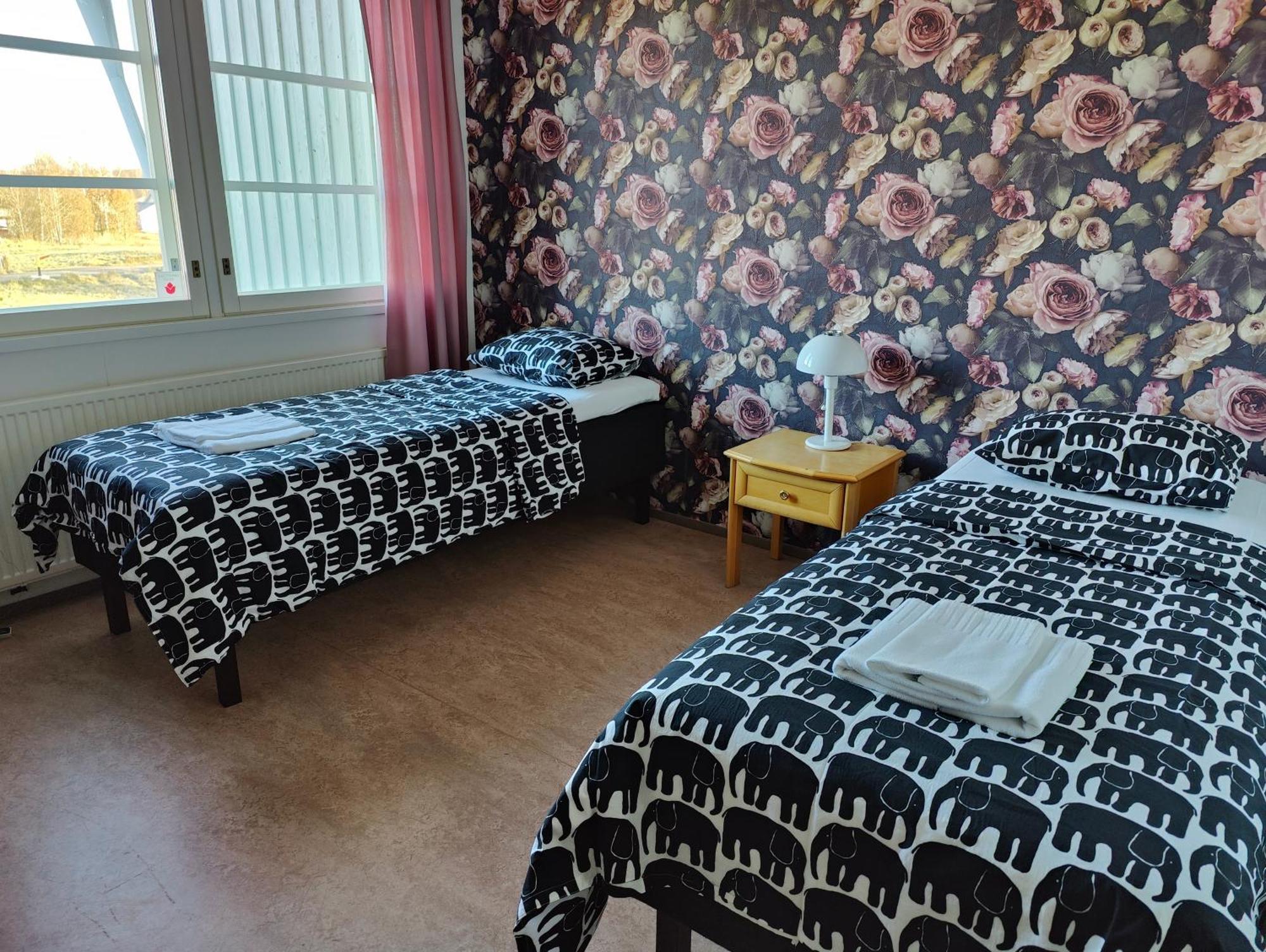 Hotelli Kaustinen Ngoại thất bức ảnh
